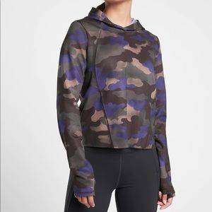 BNWT Athleta Pinnacle Hoodie in M
